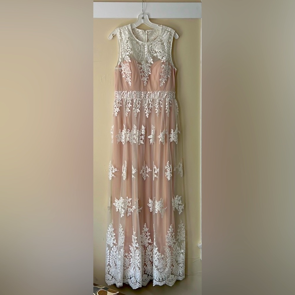 Never been worn BHLDN gown.